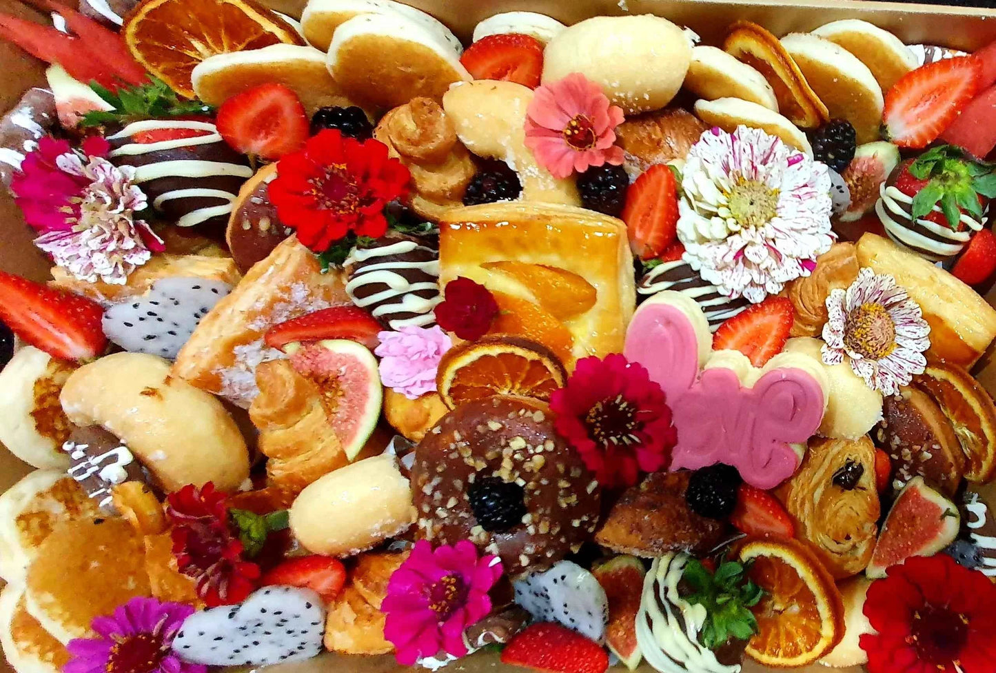 Pastry Box Grazer - Medium