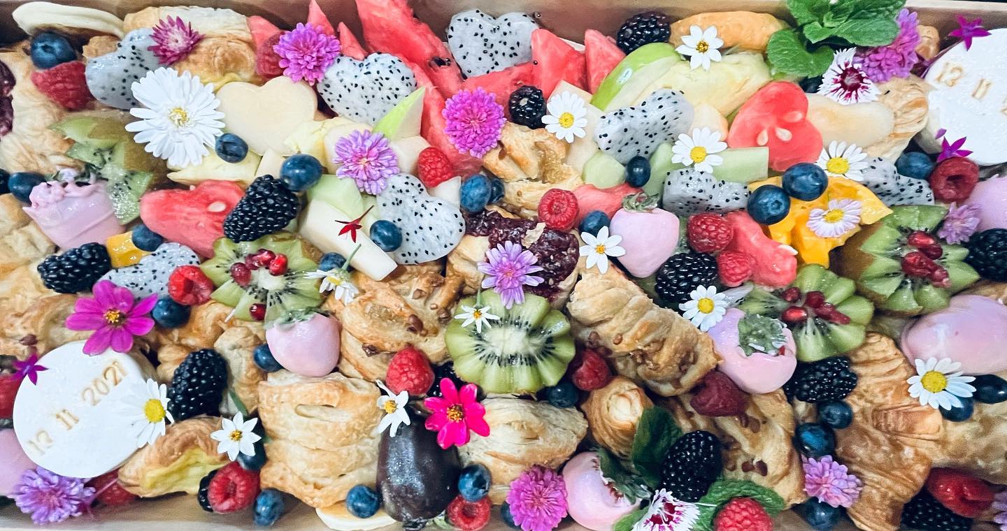 Pastry Box Grazer - Medium image 0