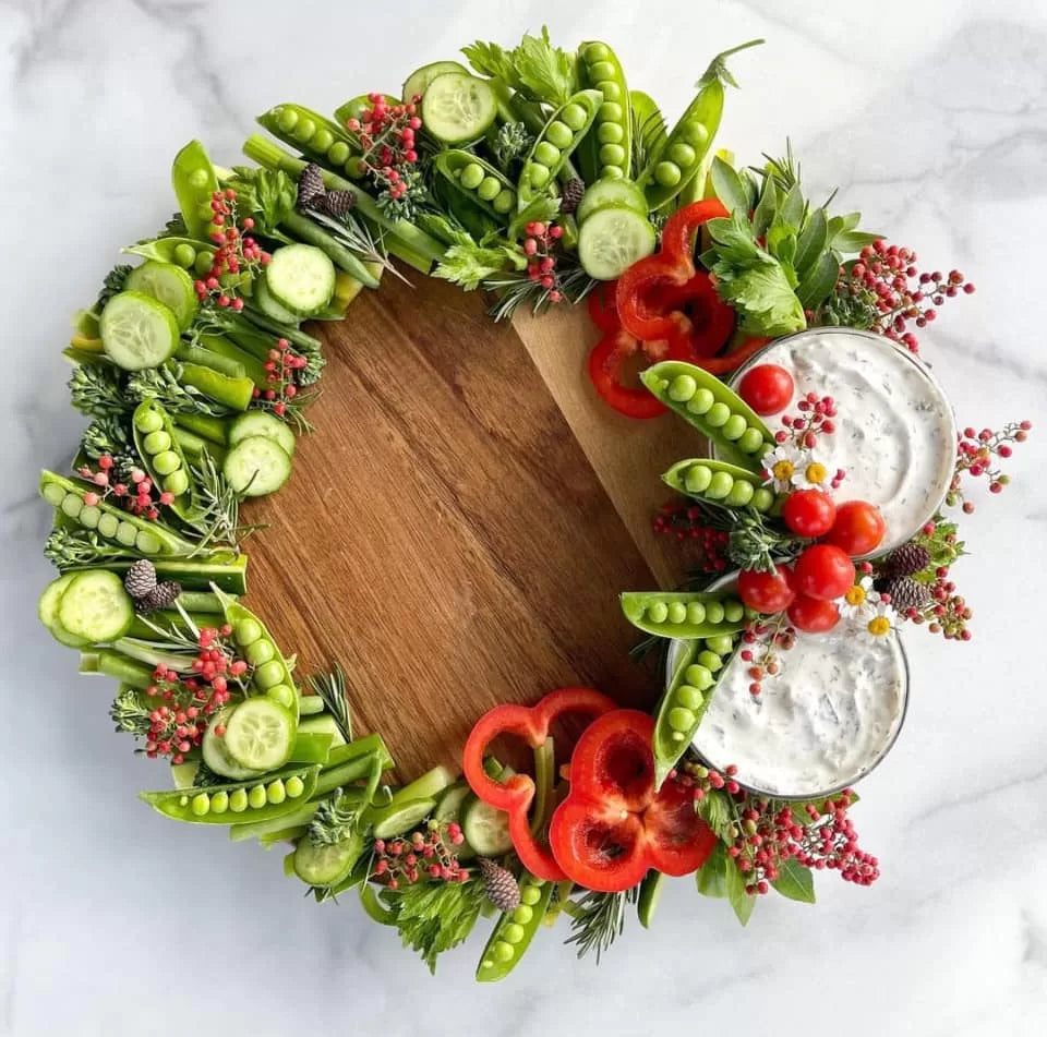 Crudite & Dips Wreath image 9