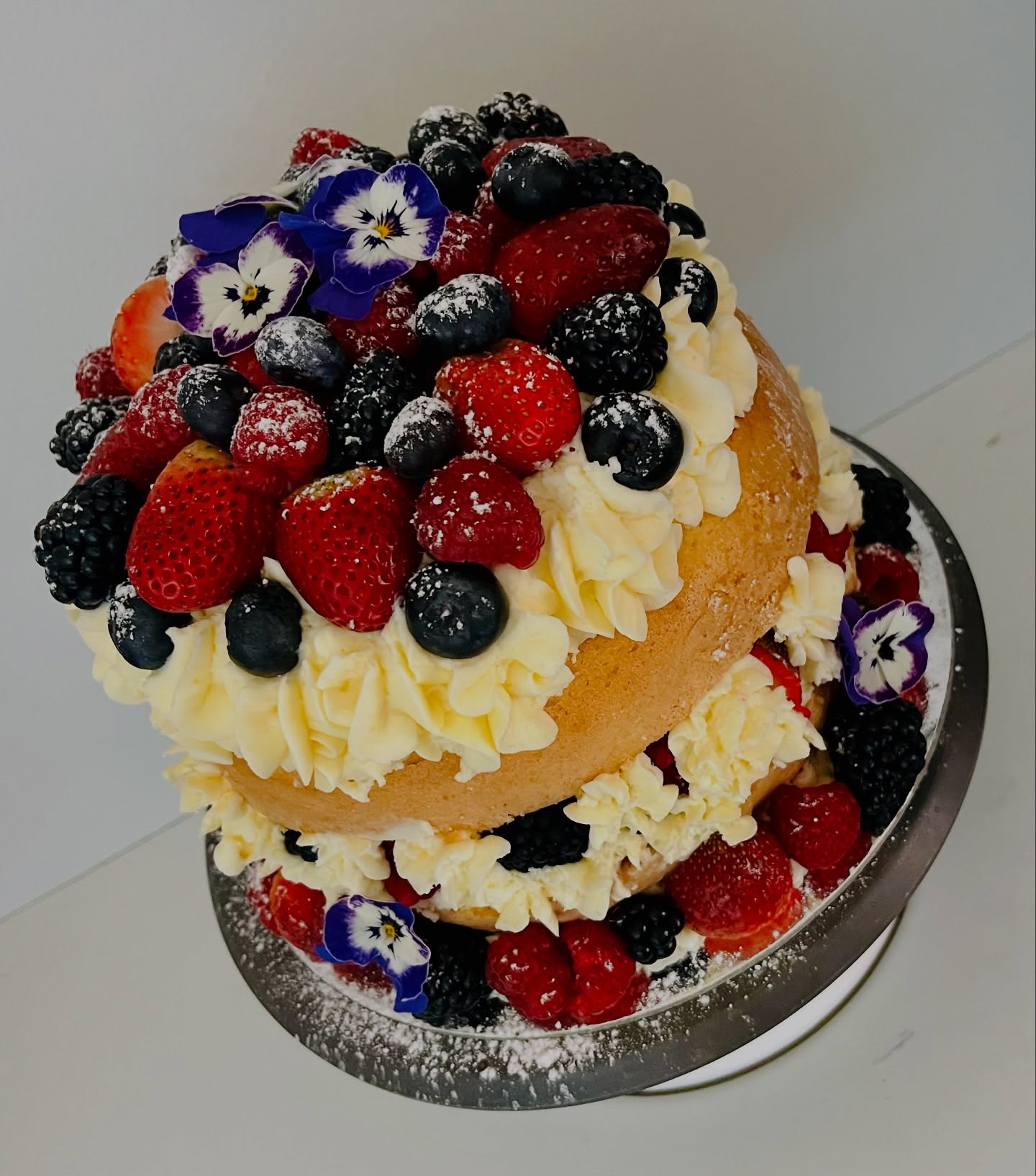Jam & Cream Berry Spongecake