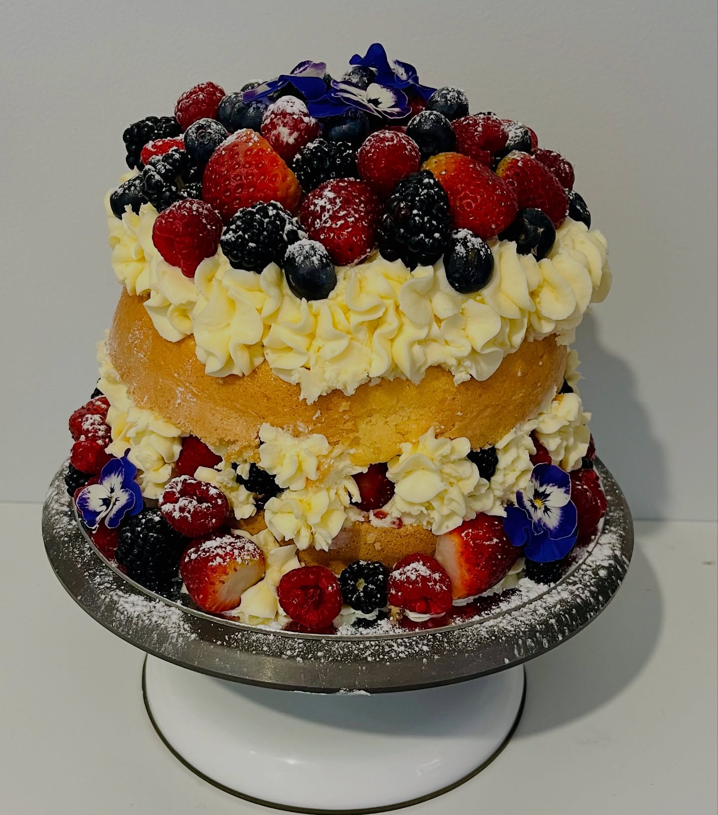 Jam & Cream Berry Spongecake