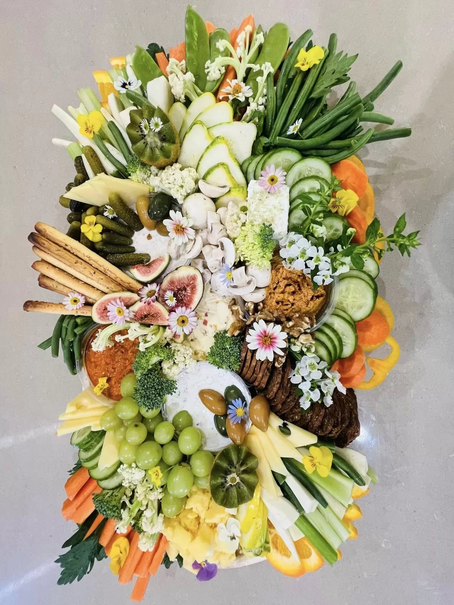 Crudite & Dips Medium Platter image 0