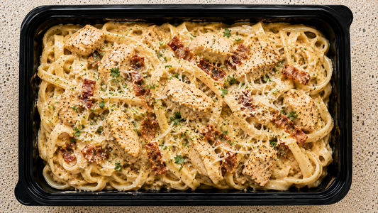 Creamy Chicken Carbonara Pasta | Pretty Little Hot Bowl