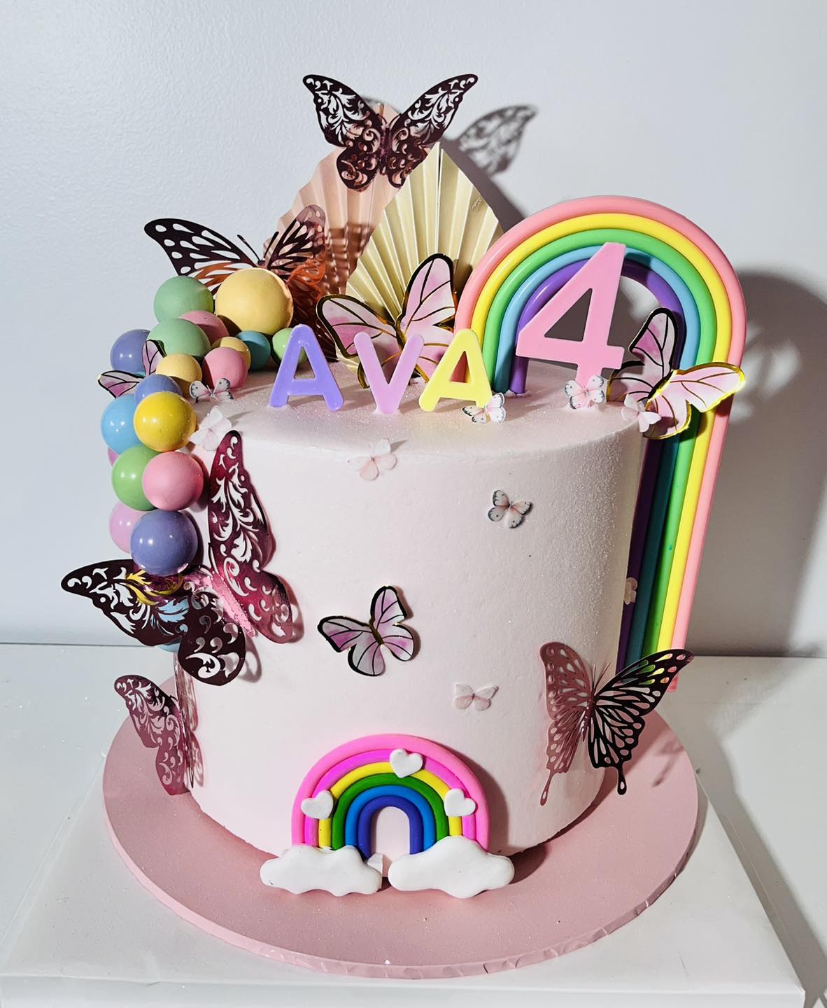 Custom Cakes - Nosh & Nibble